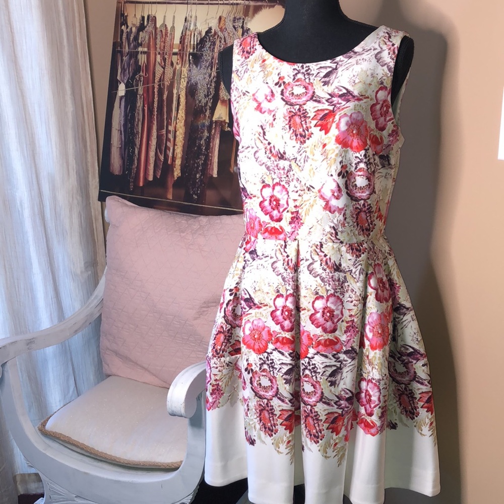 A-Line Floral Dress W Pockets